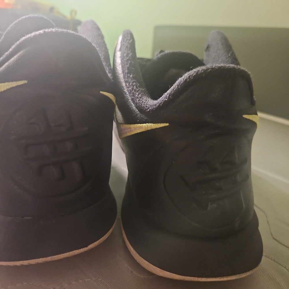 Nike Kyrie Flytrap 3 - image 3